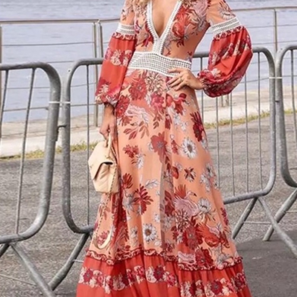 Floral Red and Cream dress - Picture 4 of 4